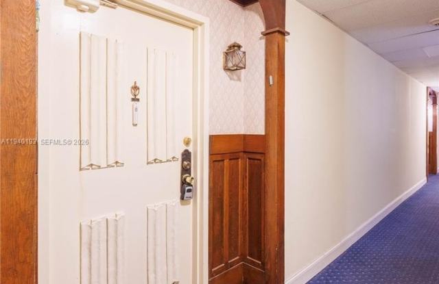 3760 Inverrary Dr photos photos