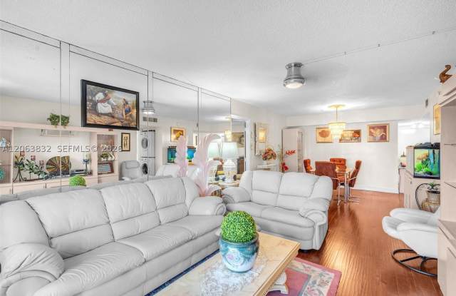4160 Inverrary Dr Gallery 1