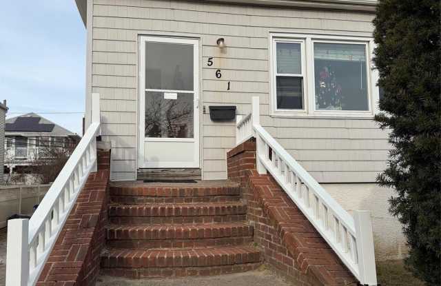 561 E Olive Street photos photos