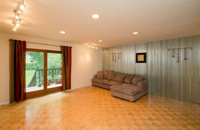 $1,475 | 2 Bedroom + Bonus Room, 1.5 Bathroom Townhome | No Pets | Available for July 1st, 2026 Move In! Gallery 4