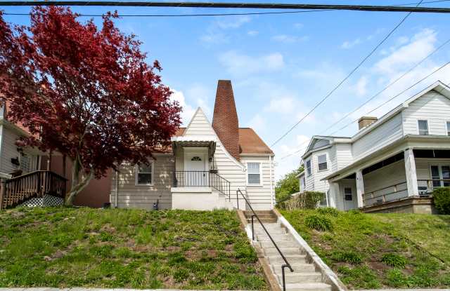 931 Gaskill Ave - 931 Gaskill Avenue, Jeannette, PA 15644
