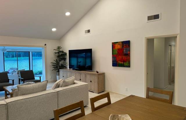 21708 TALL PALM Circle Gallery 4