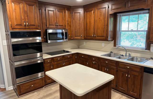 Five Bedroom Home Near UGA Gallery 4