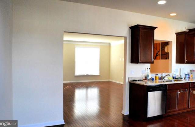 8894 QUARRY ROAD Gallery 3