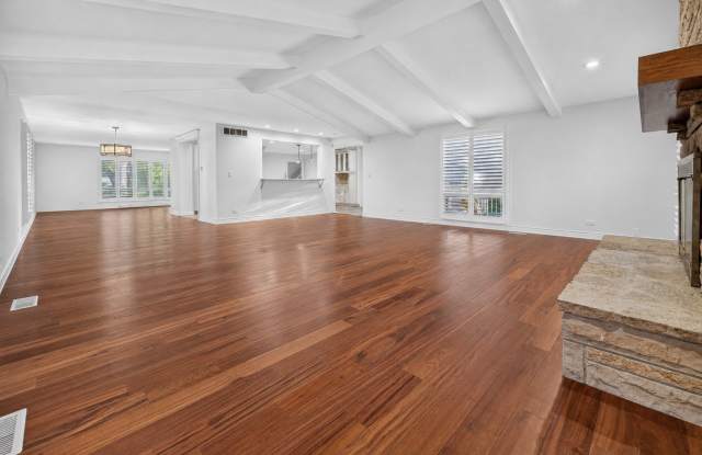 800 RIDGEMOOR Drive W Gallery 4