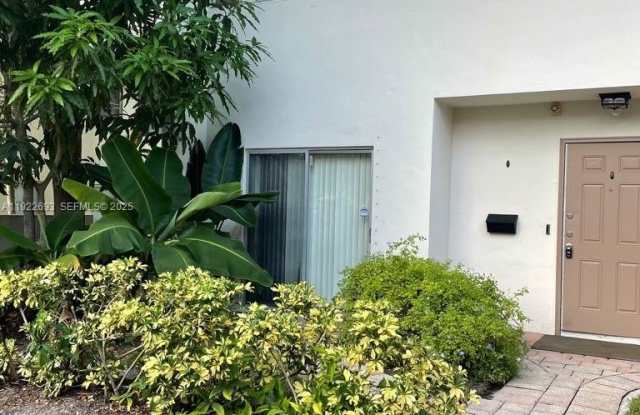 3141 N Palm Aire Dr photos photos