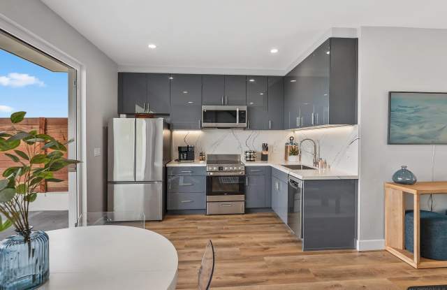5830 Desert View Dr Gallery 2