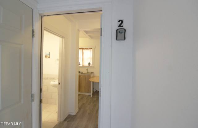 803 Upson unit: 2 photos photos