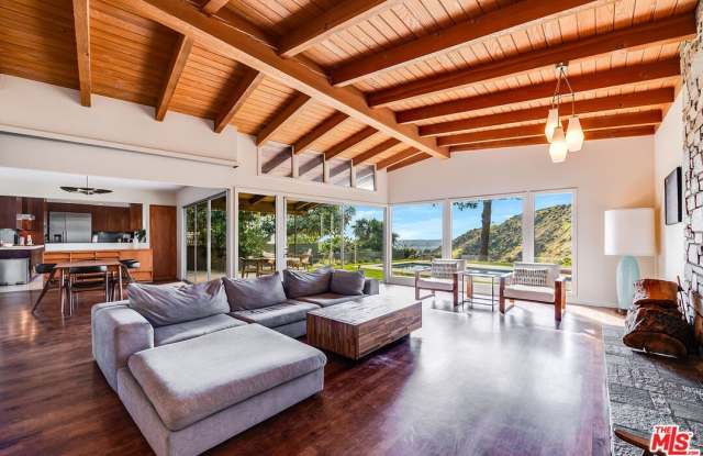 2431 Carman Crest Dr photos photos