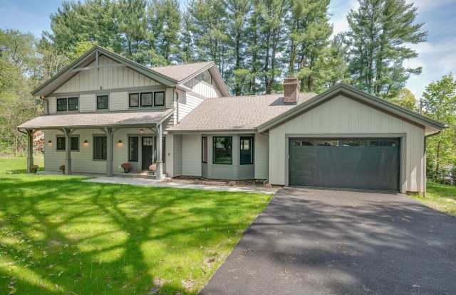 Modern Farmhouse 3 Bedroom 3.5 Barhroom photos photos