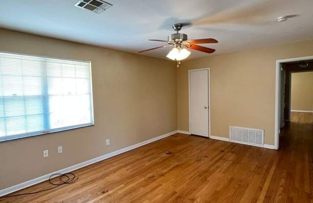 3617 1/2 North Drexel Boulevard Gallery 4