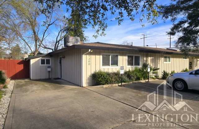 1300 Rowena Way photos photos