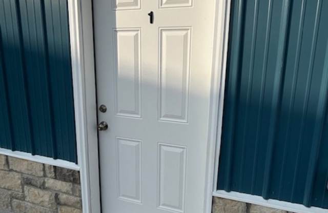 Super Cute Studio - 400 East James Drive, Strafford, MO 65757