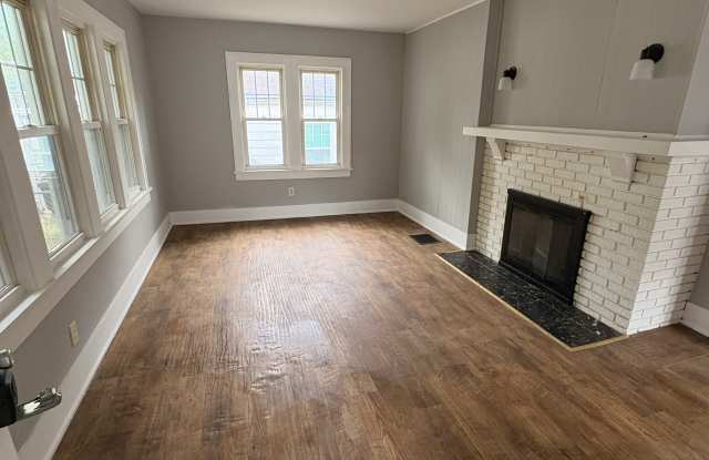 825 W Division St photos photos