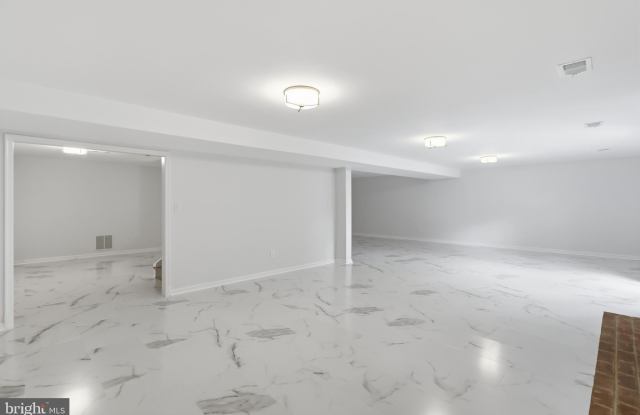 6294 DUNAWAY Court Gallery 4