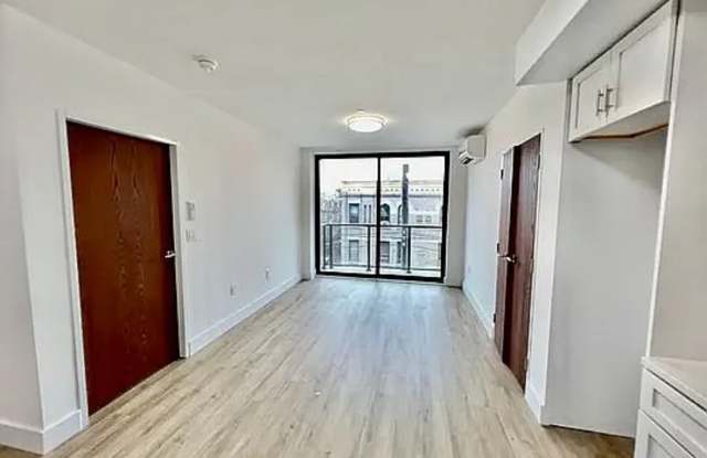 132 Wyckoff Ave # 203 Gallery 4