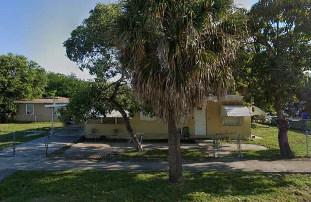 Nice 2-1 house by Walmart Gallery 4