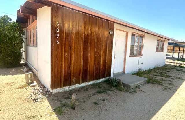 Eclectic 2 Bedroom 1 Bathroom Home photos photos
