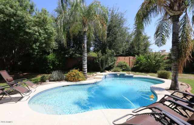 5528 E SHEENA Drive Gallery 2