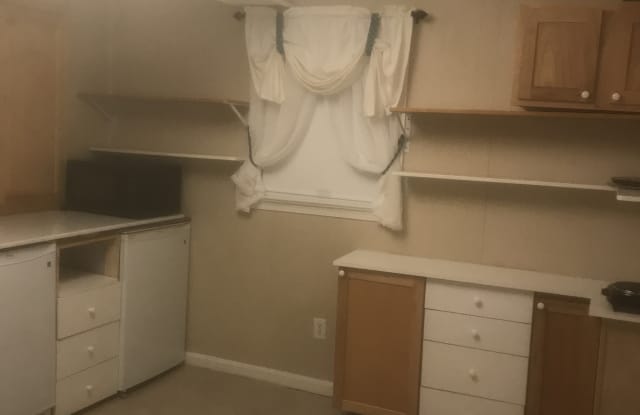 5911 Larpin Ln Gallery 3
