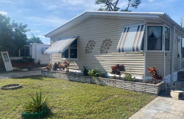 8933 Pine Street photos photos