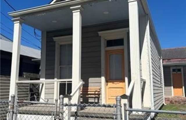 8611 OAK Street - 8611 Oak Street, New Orleans, LA 70118