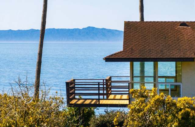 Coastal cottage in prime location and exceptional views! photos photos