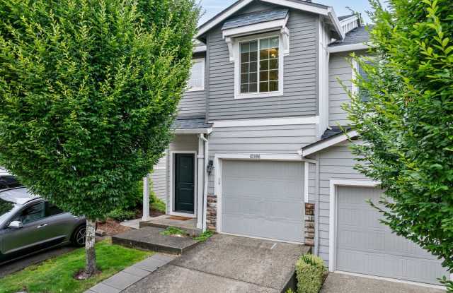 Beautiful 4-Bedroom End-Unit Townhome in the Heart of Happy Valley with Two Living Areas, Private Deck & Fenced Backyard Gallery 1