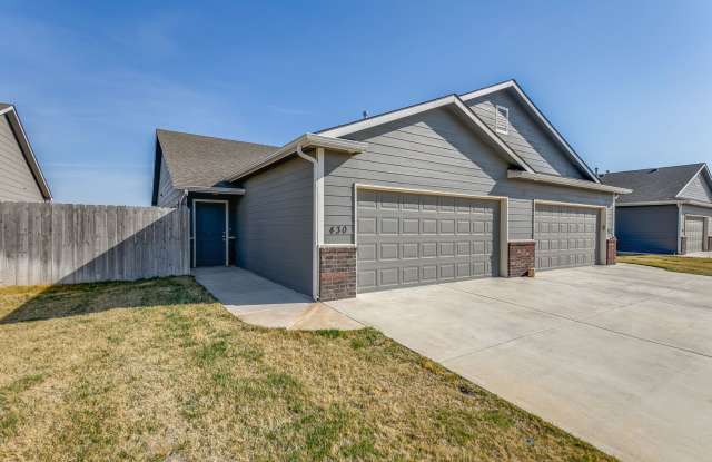3 Bedroom Duplex in Maize - 421 South Longbranch Drive, Maize, KS 67101