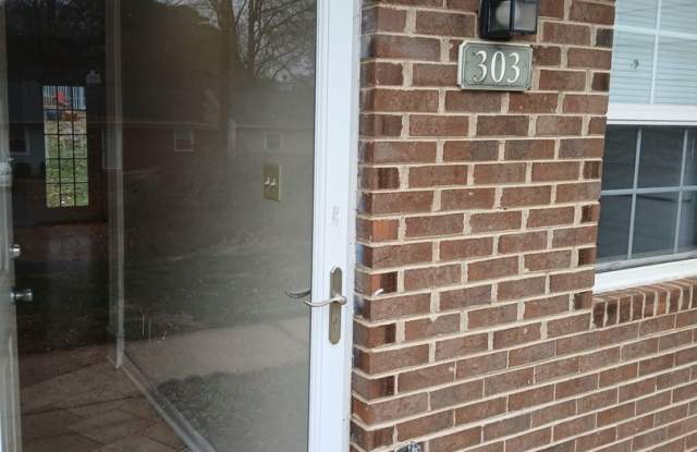 Walk in Shower! Single Level, 2 BR, 2 FULL Bath Townhome $1350/mo. Garner, NC ! Gallery 4