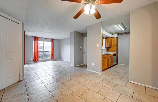 7313 Gulf Freeway Gallery 2