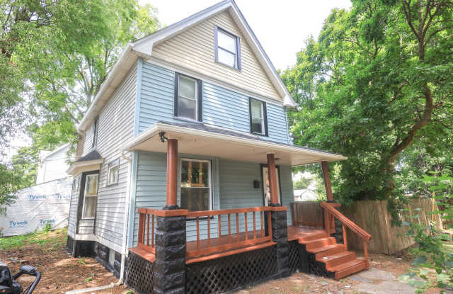 Welcome home to this freshly renovated 3-bedroom, 1-bathroom home on Cleveland’s West Side! Gallery 4