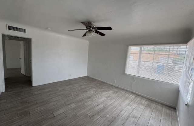 1315 West Clarendon Avenue Gallery 4