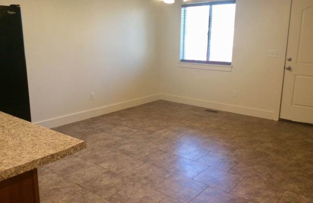 Updated!! 4 bedroom, 3 bath townhouse for Rent Gallery 4