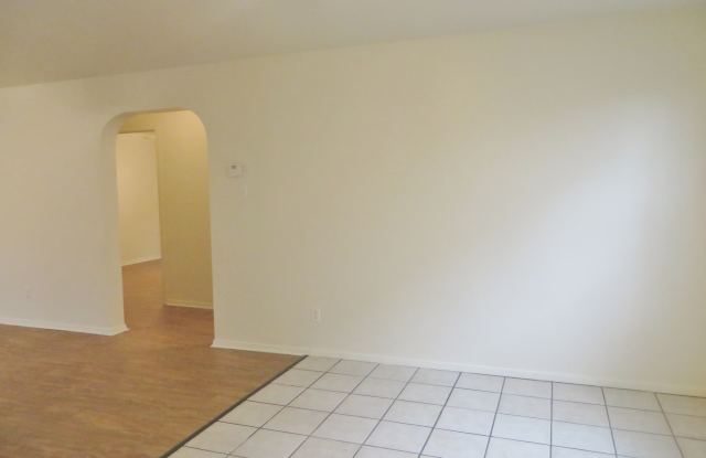 2 Bedroom 2 Bathroom Unit In Georgetown Gallery 3
