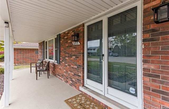 16515 Festian Drive Gallery 4