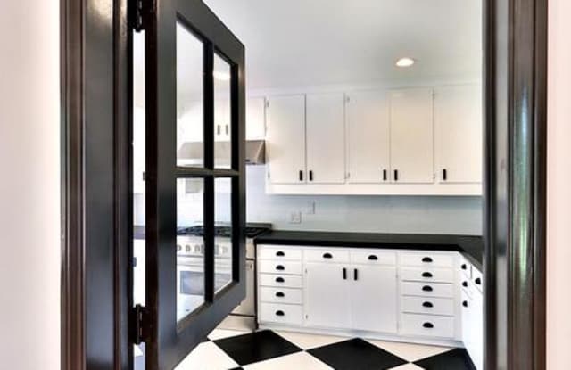 926 SAN VICENTE Gallery 3
