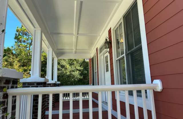 PET-FRIENDLY with FENCED YARD! Amazing, Secluded location! Just a short walk to the banks of the Sampit River and only minutes to Historic Georgetown, SC! Gallery 3
