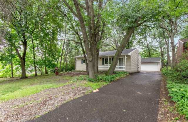 696 Larpenteur Ave E - 696 Larpenteur Avenue East, St. Paul, MN 55106