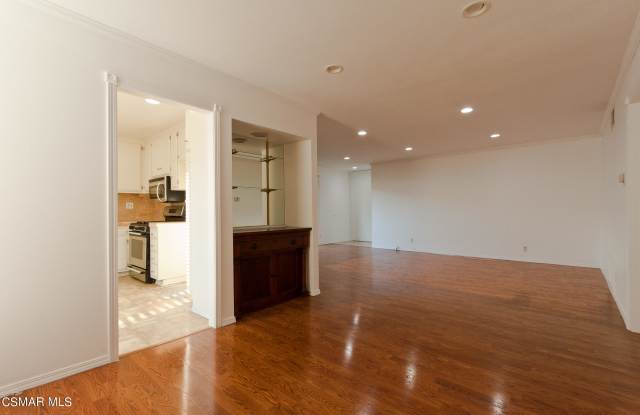 31578 Agoura Road Gallery 3
