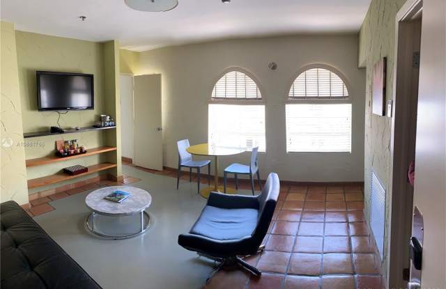 405 Espanola Way Gallery 2