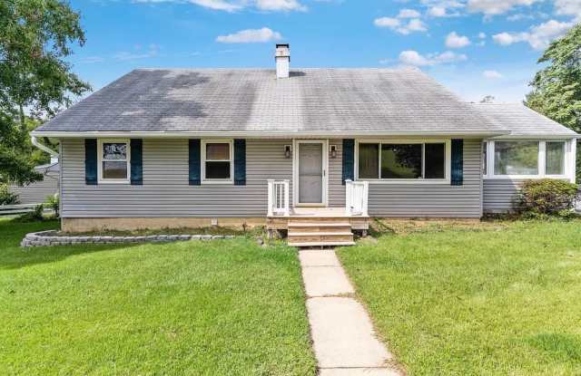 Charming 5 Bedroom/3 Bathroom Home with Large Finished Basement in Catonsville, MD! photos photos