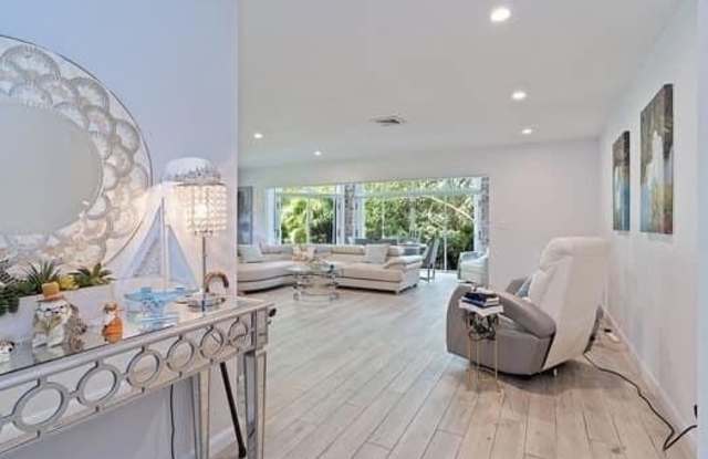 415 Pine Tree Court Gallery 2