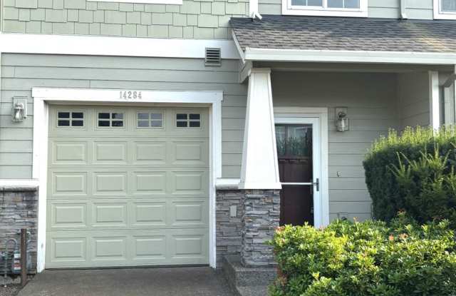 Great Location!  Well maintained Townhome , one car garage, fenced backyard! photos photos