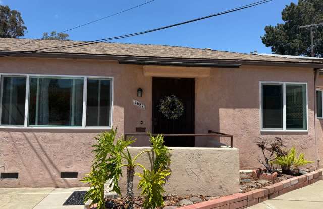 Great Tucked Away Location in Bankers Hill! Cozy Two Bedroom! Shared Outdoor Space! Gallery 4