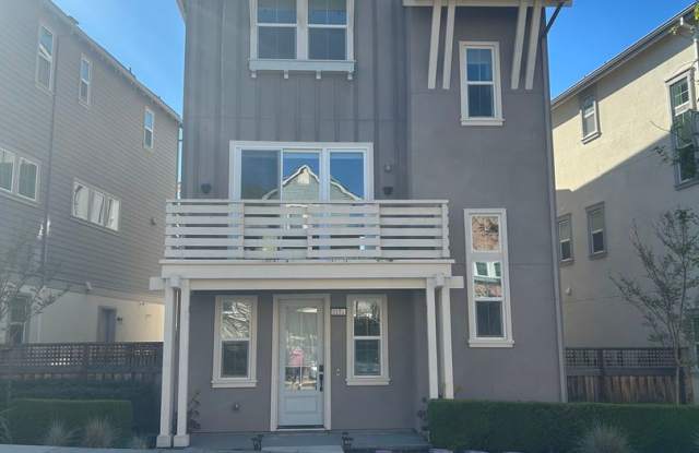 Spacious 3 Bedroom Home in Quiet Neighborhood - Solar Included! photos photos