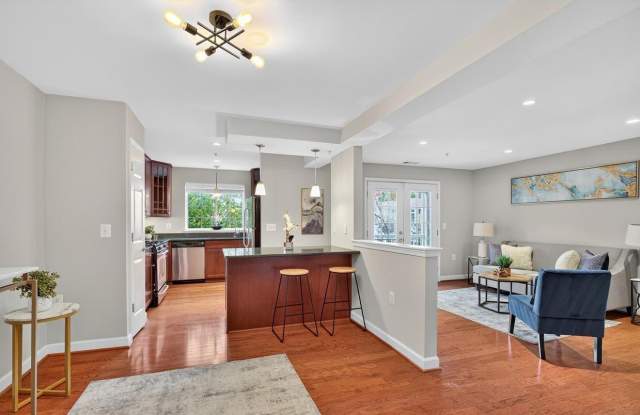 4163 S Four Mile Run Dr Unit 301 Gallery 1