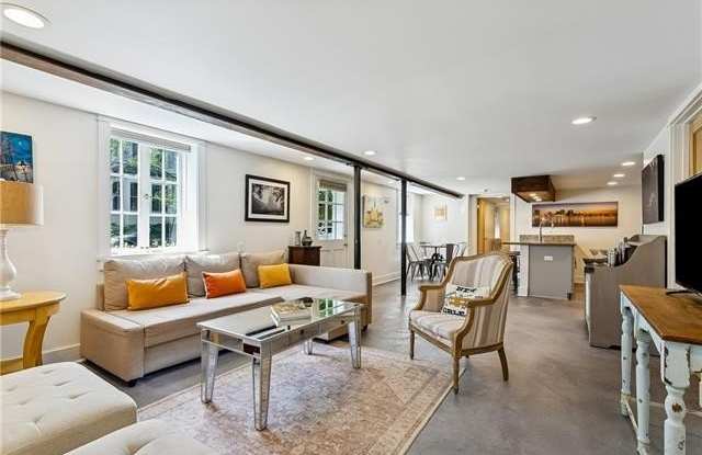 27 FONTAINEBLEAU Drive Gallery 4