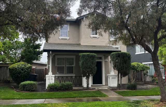 Beautiful and spacious 4 bedroom/ 2.5 bathroom home photos photos