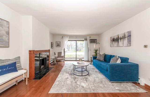 Barrington Lakes Apartments Gallery 4